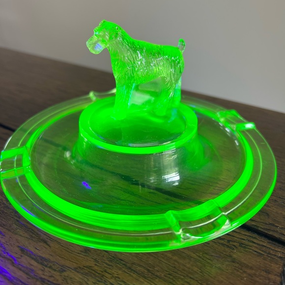 Vintage LE Smith Green Depression Uranium Glass Terrier Dog Ashtray GLOWS! Rare - Picture 1 of 16